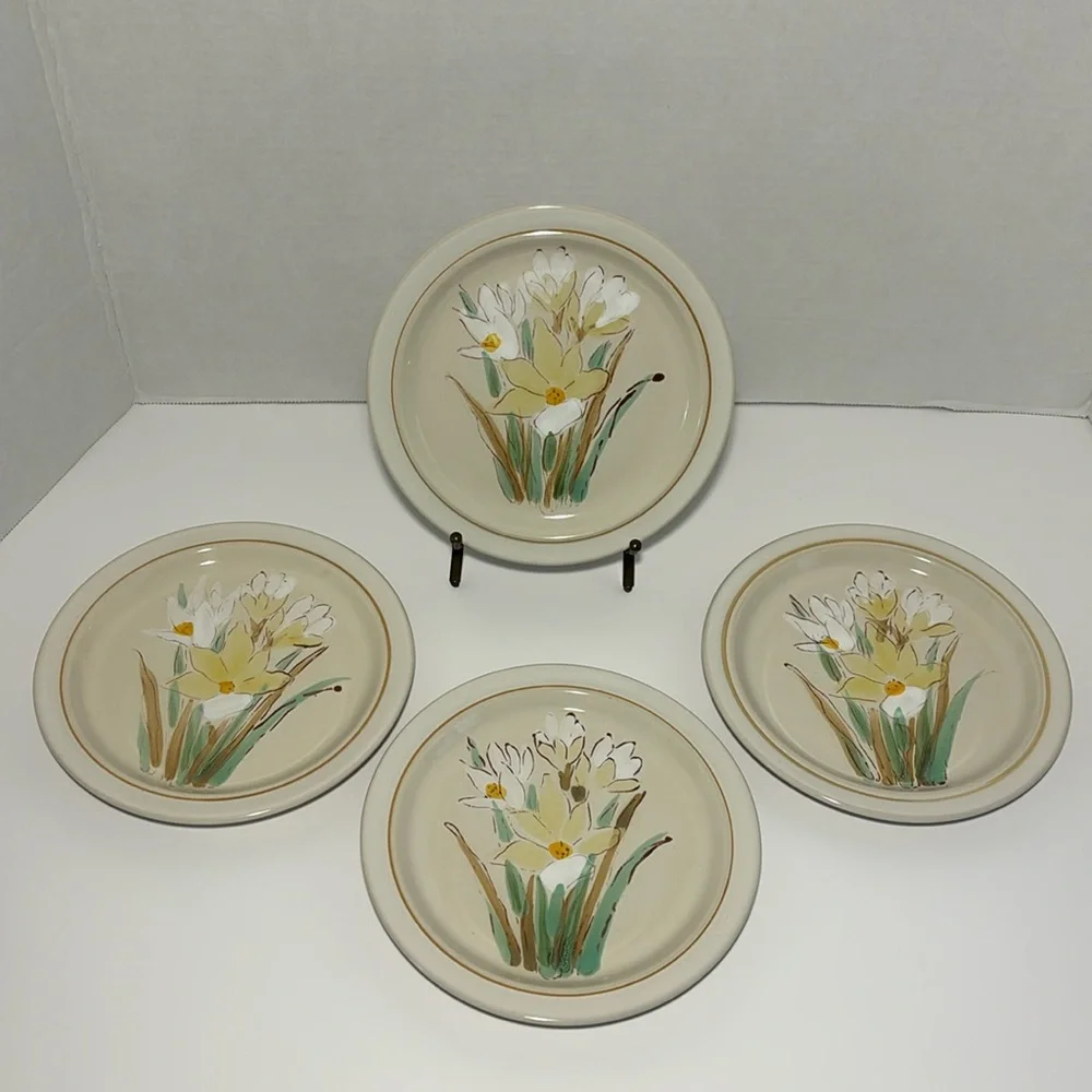 Dessert Lunch Plates Stoneware Casual Classic Daffodils Hand Painted Korea SO 4